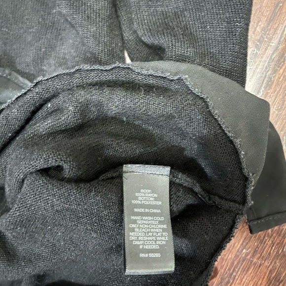 Women’s Large Crepe Hem Sweater -Black. Business casual or date night - Picture 6 of 8